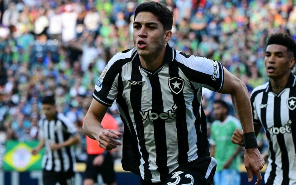 Jair Cunha comemora seu gol no jogo do Botafogo contra o Seattle Sounders