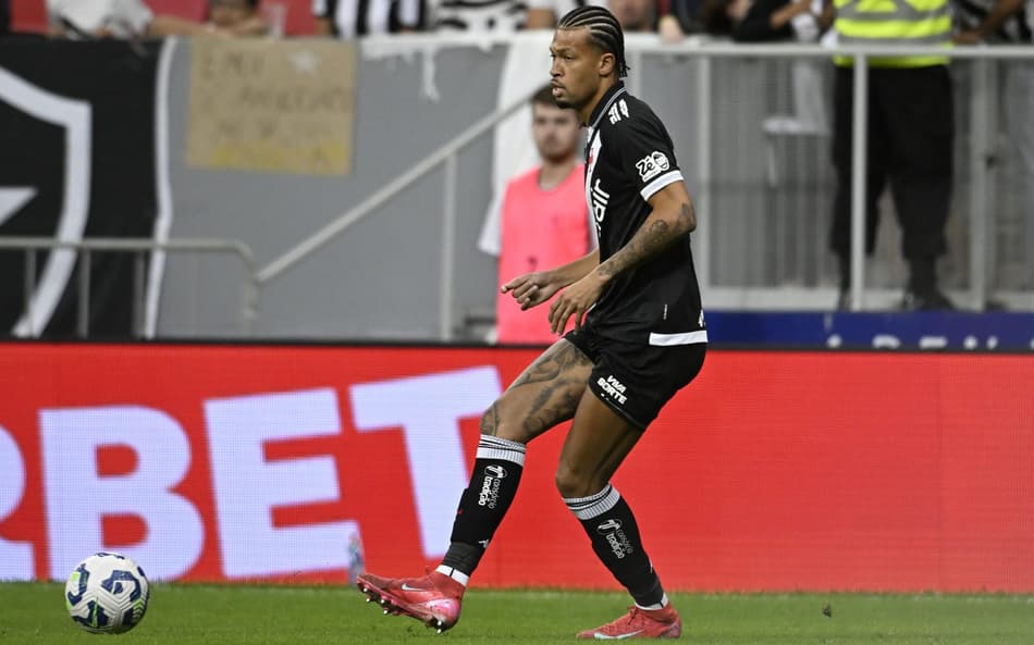 João Victor, do Vasco, no clássico contra o Botafogo em Brasília pelo Brasileirão