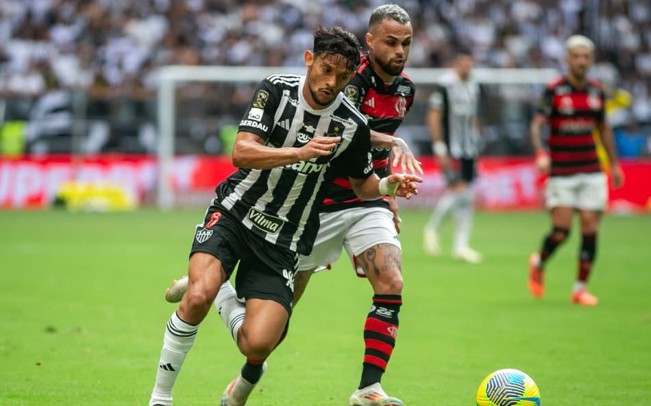 Flamengo e Atlético-MG duelam pelo Brasileirão (Foto: Fernando Moreno/AGIF)