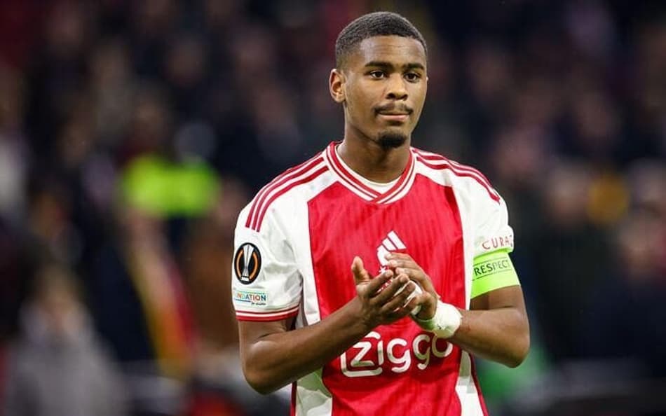 Jorrel Hato em ação pelo Ajax