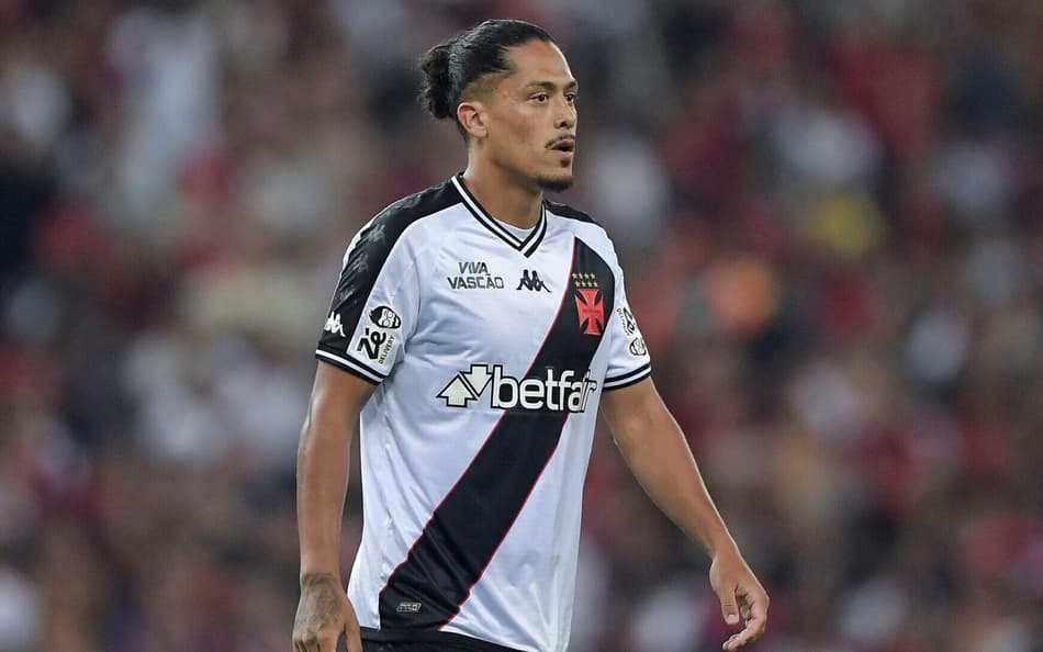 RJ &#8211; RIO DE JANEIRO &#8211; 02/15/2025 &#8211; CARIOCA 2025, FLAMENGO x VASCO &#8211; Vasco player Lemos during the match against Flamengo at the Maracana stadium for the 2025 Carioca championship. Photo: Thiago Ribeiro/AGIF (via AP)