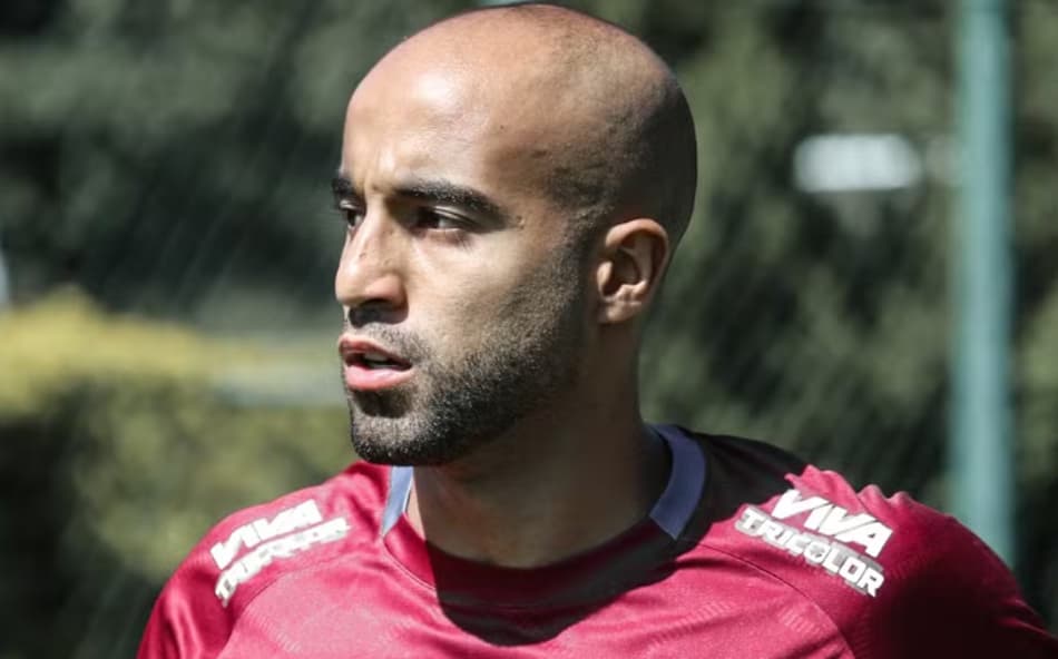 Lucas Moura treina no CT da Barra Funda