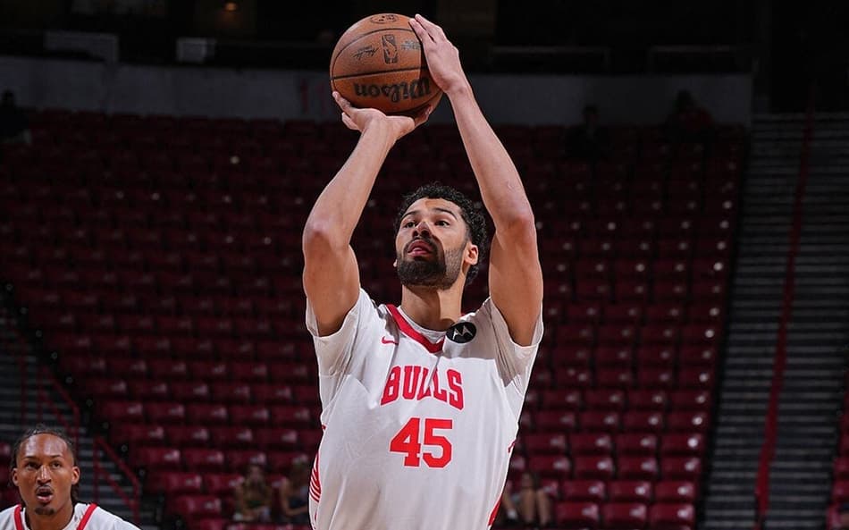 Maozinha Pereira, do Bulls, em ação pela NBA Summer League (Foto: Garrett Ellwood/NBAE via Getty Images/AFP)