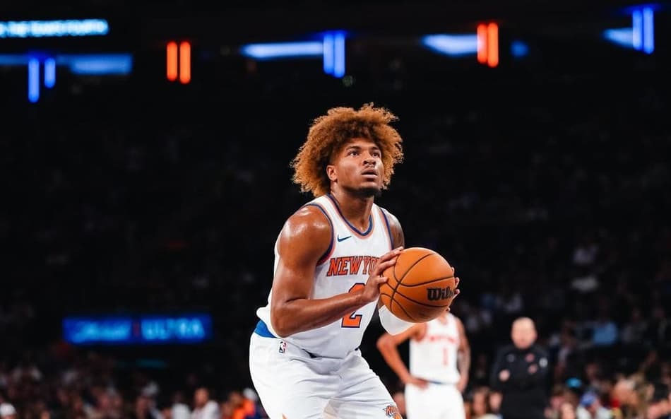 Miles McBride em ação pelo New York Knicks na NBA (Foto: Reprodução/Instagram: @deucemvb11)