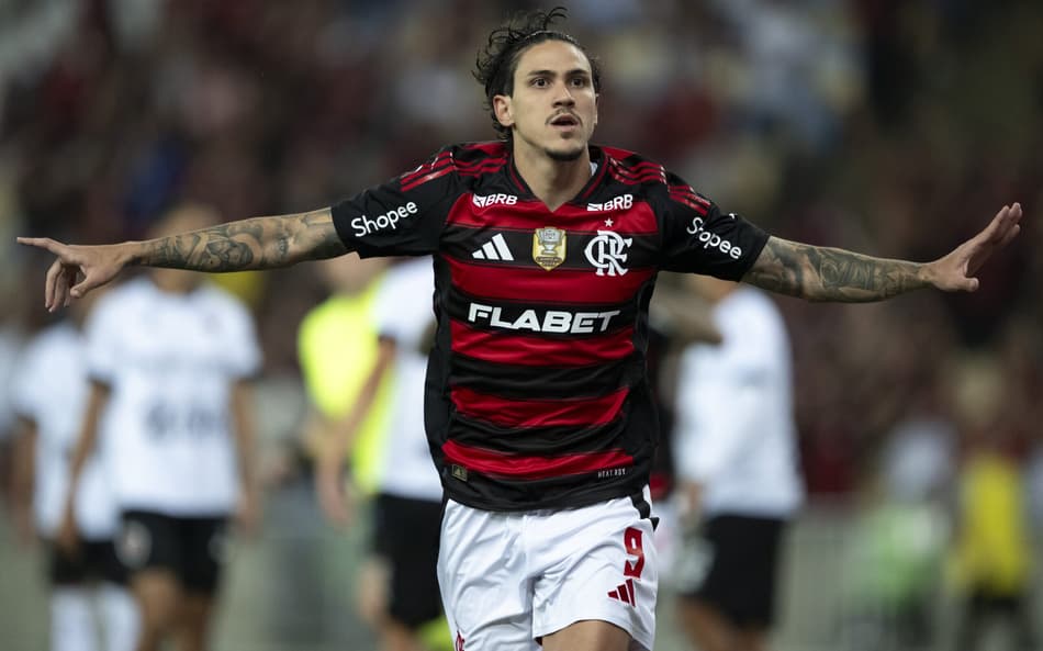 Pedro comemora gol no jogo do Flamengo contra o Botafogo-PB pela Copa do Brasil