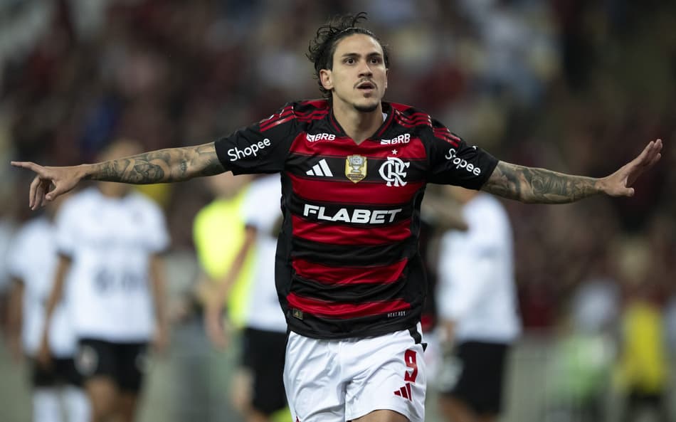 Pedro comemora gol no jogo do Flamengo contra o Botafogo-PB pela Copa do Brasil