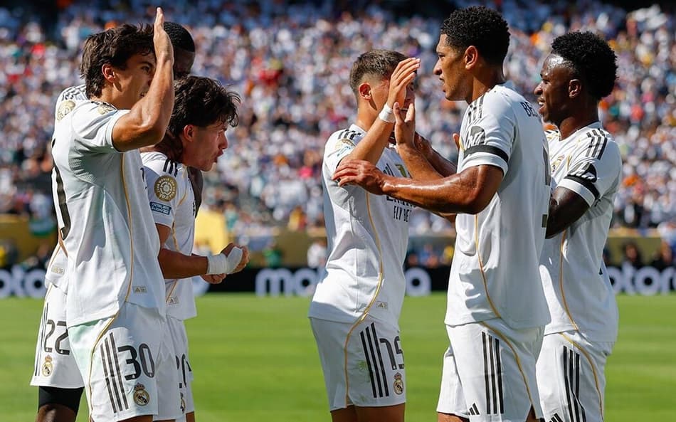 Time do Real Madrid comemorando o gol, durante o Mundial de Clubes (Foto: Reprodução/Real Madrid)