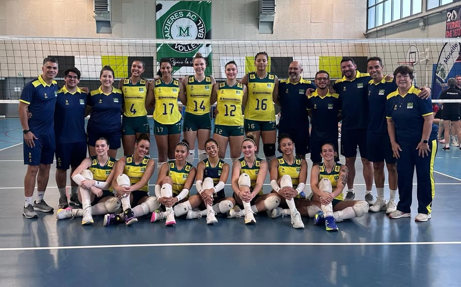 Seleção feminina sub-19 no Centro de Treinamento europeu do voleibol brasileiro na França - Divulgação/CBV