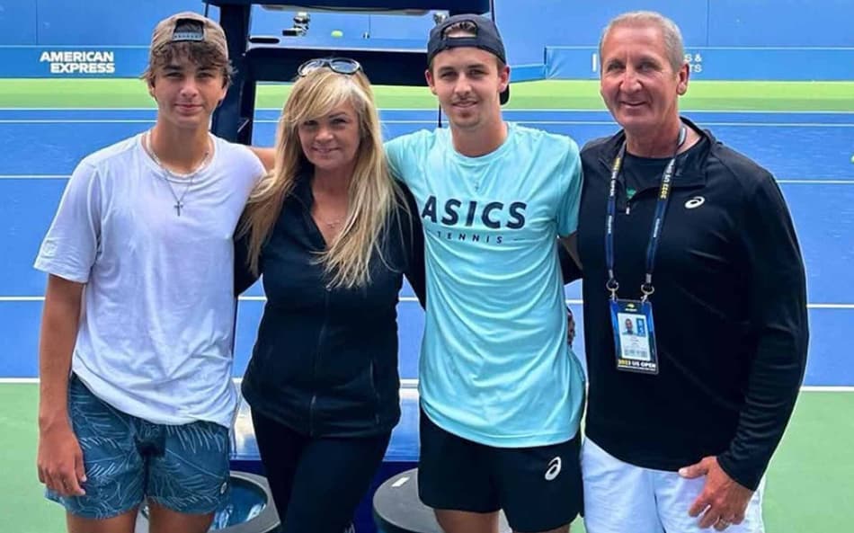 Trevor, Anita, Zachary e o pai, Tom Svajda, no US Open de 2023 (Arquivo pessoal)