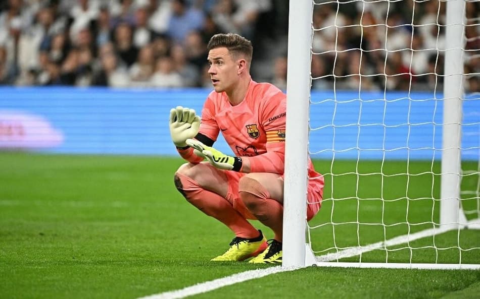 Ter Stegen em ação pelo Barcelona (Foto: JAVIER SORIANO / AFP)