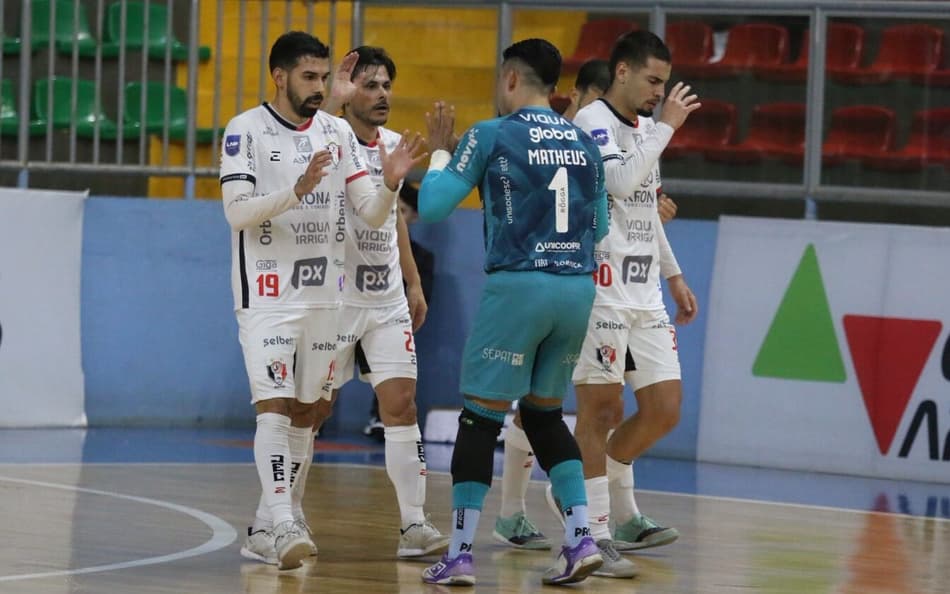 Pinheiros e Esporte Futuro na Liga Nacional de Futsal (Foto: Juliano Schmidt)