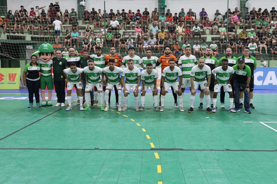 São João do Jaguaribe posa antes do jogo contra o Vasco