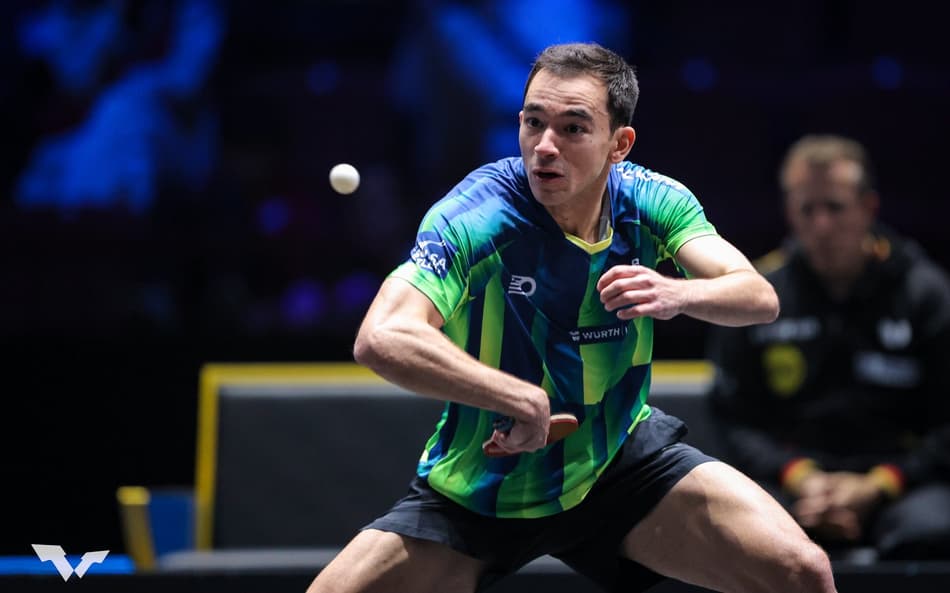 Hugo Calderano na derrota para o alemão Benedikt Duda na Suécia (Foto:WTT/Divulgação)