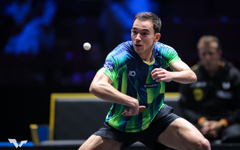 Hugo Calderano na derrota para o alemão Benedikt Duda na Suécia (Foto:WTT/Divulgação)