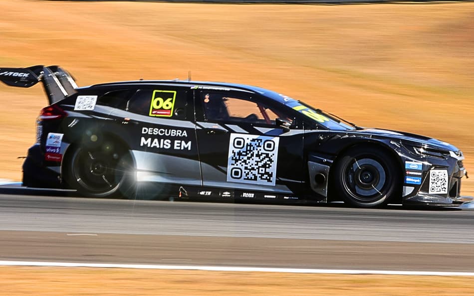 Helio Castroneves pilota seu carro (Foto: Castroneves Racing)