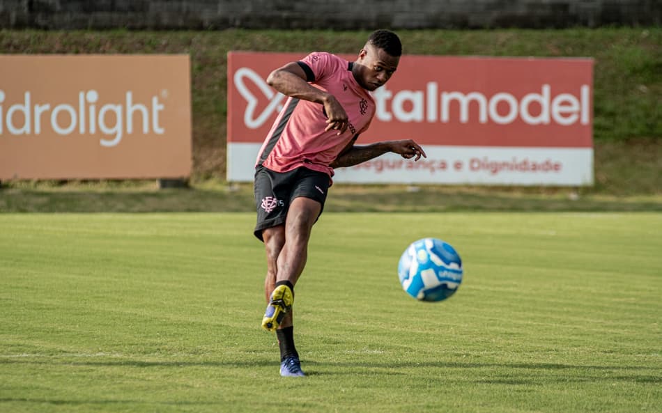 Dudu treina pelo Vitória em 2023 (Foto: Victor Ferreira / EC Vitória)