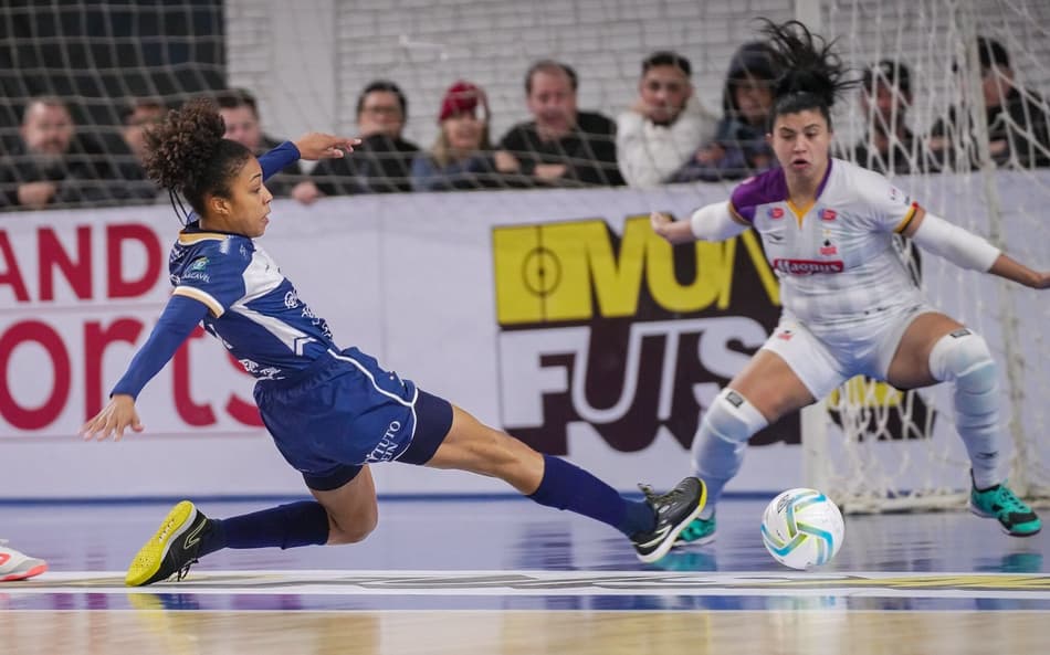 O Stein Cascavel (de azul) é tricampeão da Copa Mundo do Futsal Feminino (Divulgação)