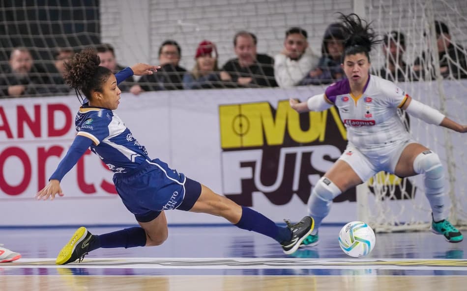 O Stein Cascavel (de azul) é tricampeão da Copa Mundo do Futsal Feminino (Divulgação)