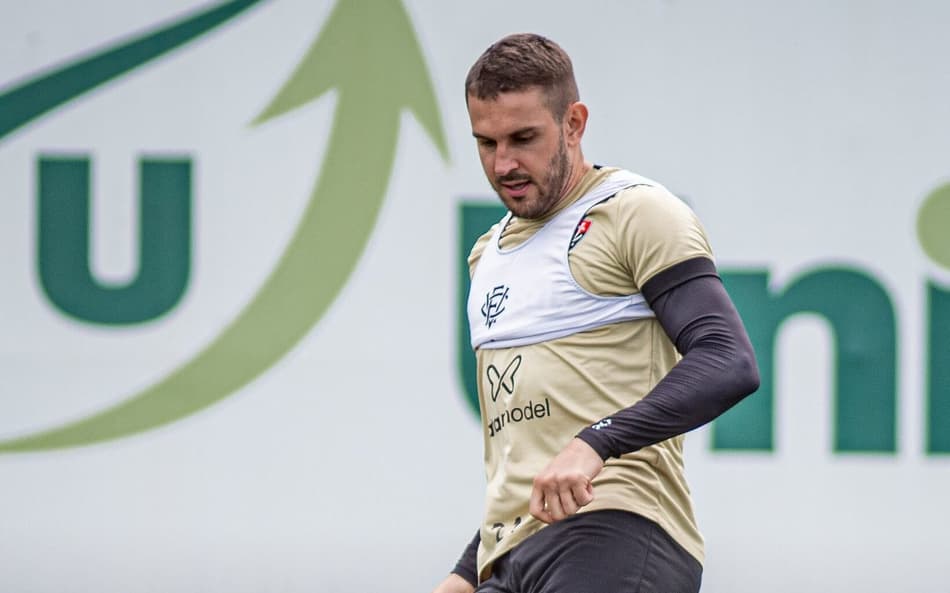 Bruno Uvini em treino pelo Vitória (Foto: Victor Ferreira / EC Vitória)