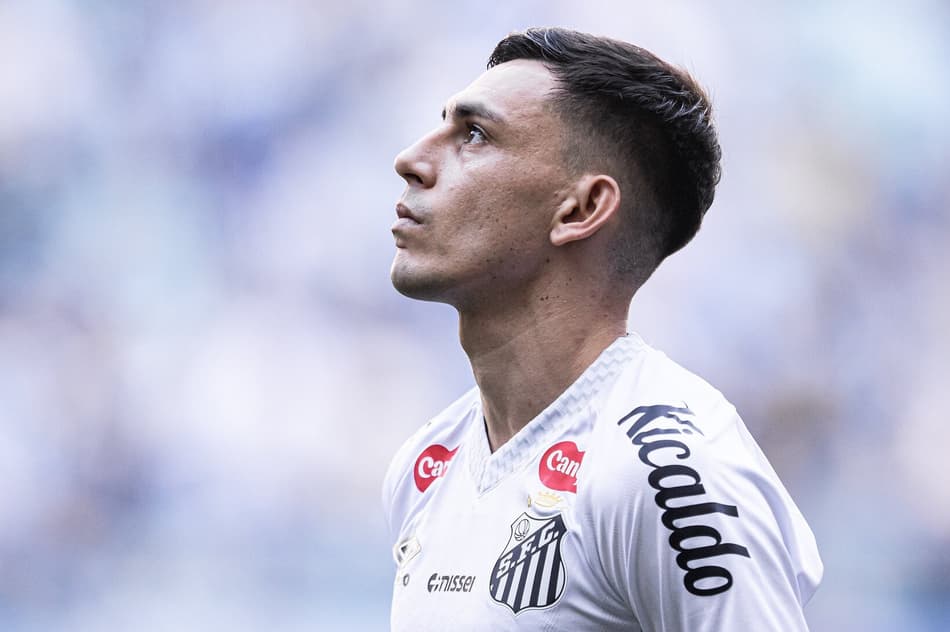 Escobar começa jogando diante do Bahia (Foto: Raul Baretta/ Santos FC)