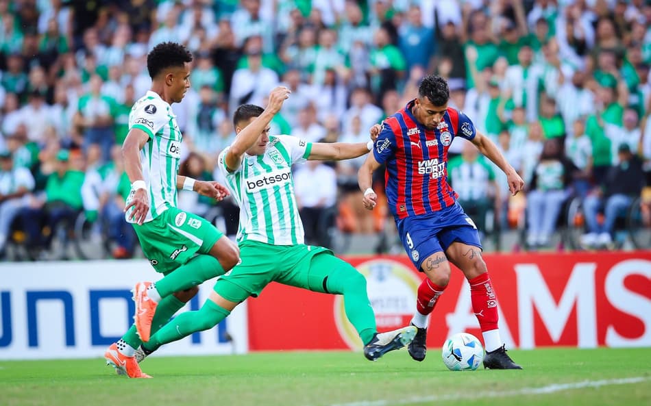 Lucho Rodríguez em ação contra o Atlético Nacional Foto: Letícia Martins / EC Bahia