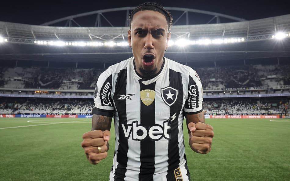 Rwan Cruz comemorando vitória do Botafogo (Foto: Vitor Silva/Botafogo)