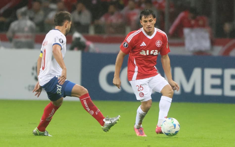 Bernabei, lateral-esquerdo do Internacional