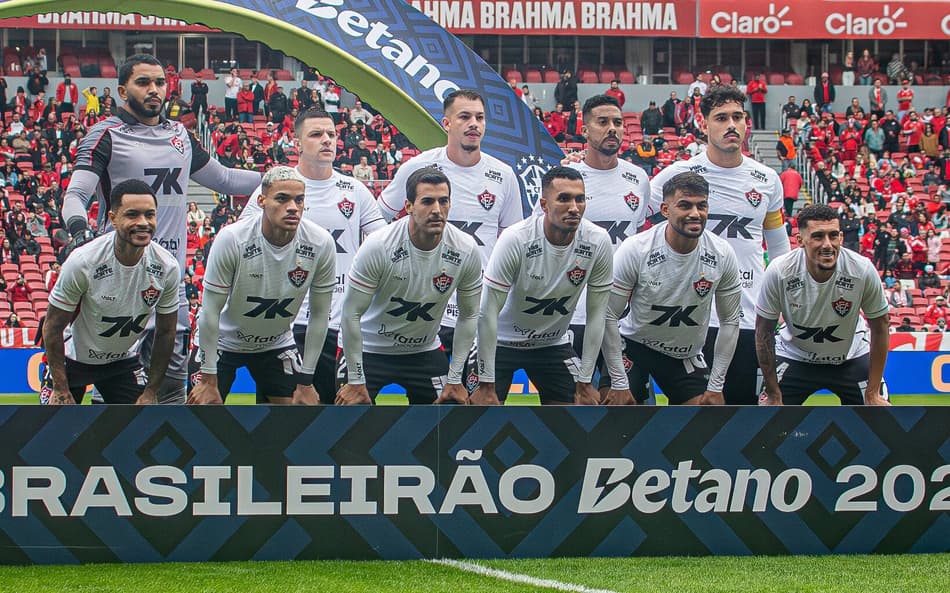 Jogadores do Vitória antes de partida contra o Internacional (Foto: Victor Ferreira / EC Vitória)