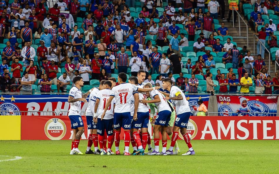 Jogadores do Bahia no gramado da Arena Fonte Nova (Foto: Letícia Martins/EC Bahia)