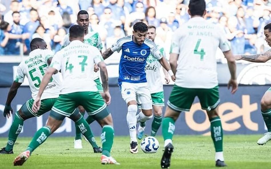 Lateral William, do Cruzeiro, em jogo contra o Juventude (Foto: Gustavo Aleixo/Cruzeiro)