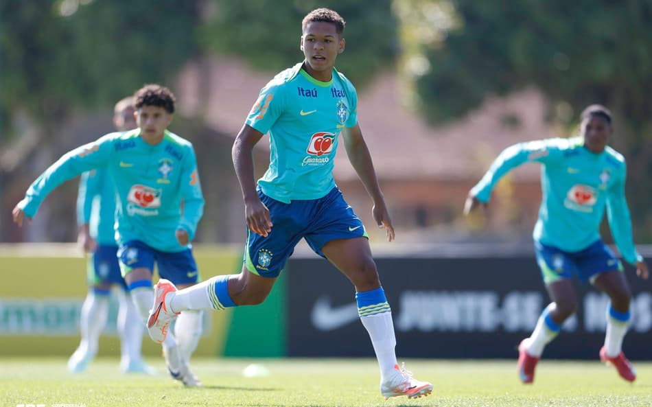 David Nogueira já treinou com o elenco profissional do Santos comandado por Cléber Xavier. (Foto: Divulgação/ Internet)