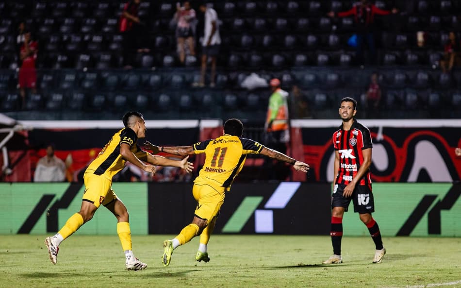 Romarinho comemora gol do Sport contra o Vitória no último lance (Foto: Paulo Paiva/ Sport Recife)