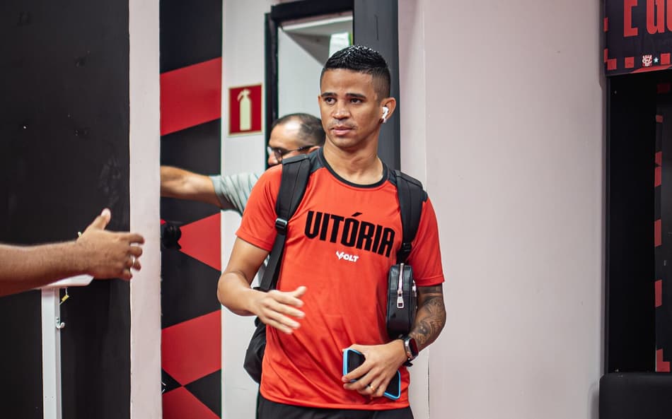 Erick no vestiário do Vitória (Foto: Victor Ferreira / EC Vitória)