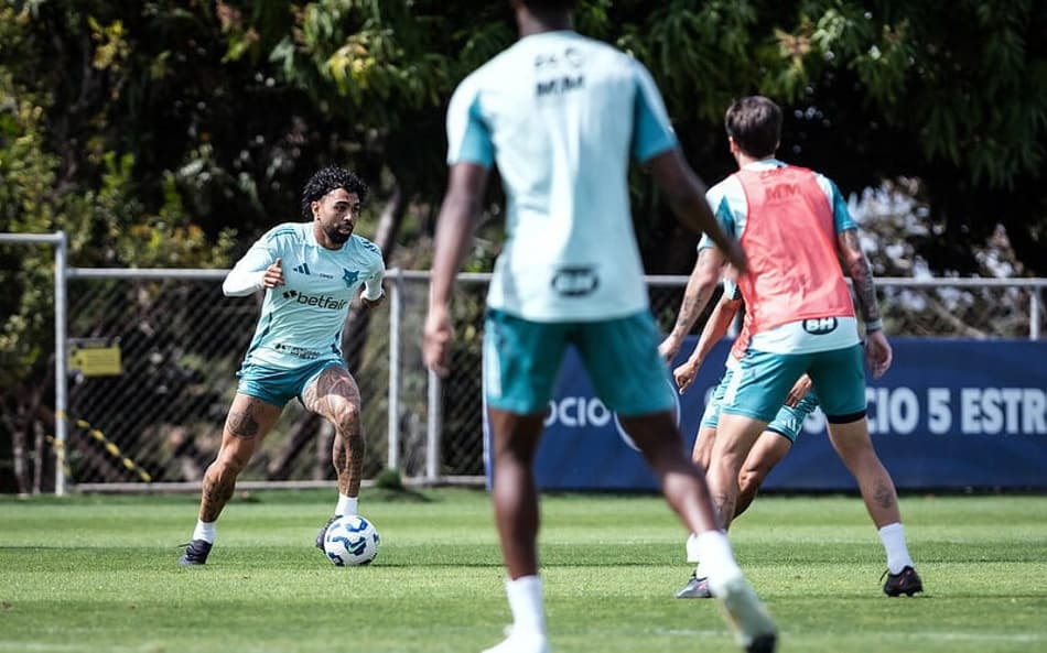 Atacante Gabigol, do Cruzeiro, em treino na Toca da Raposa (Foto: Gustavo Aleixo/Cruzeiro)
