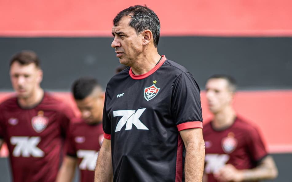 Carille comanda treino do Vitória (Foto: Victor Ferreira / EC Vitória)