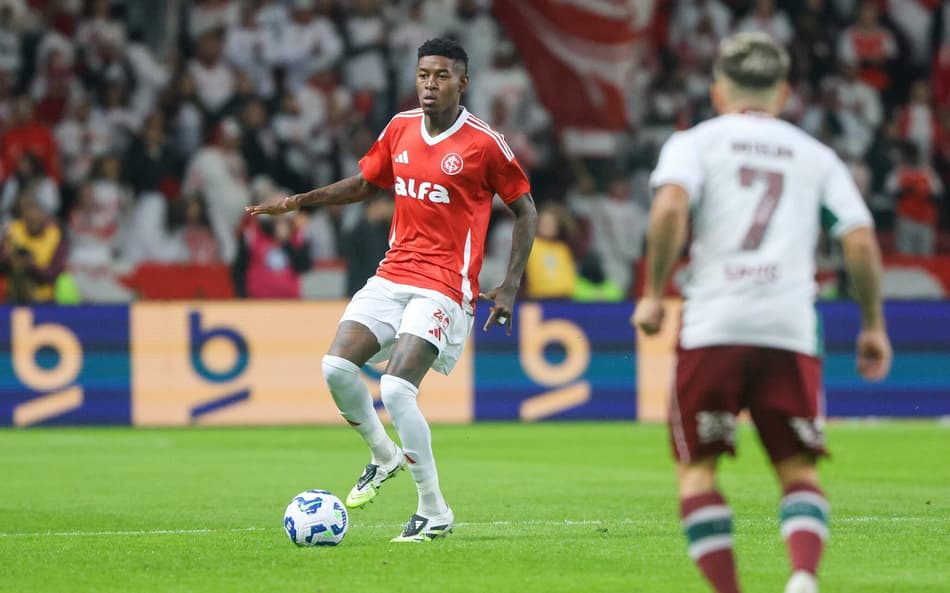 Vitão, zagueiro do Internacional
