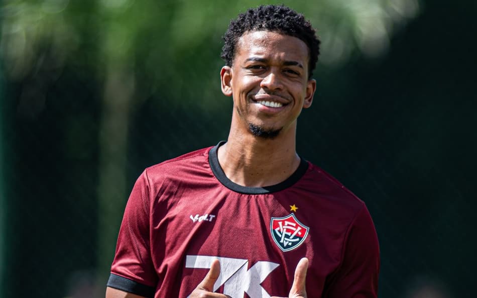 Carlinhos em treino do Vitória (Foto: Victor Ferreira / EC Vitória)