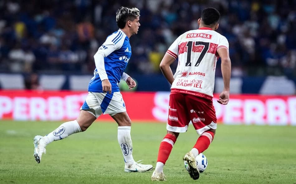 Lateral Fagner, do Cruzeiro, em jogo contra o CRB, no Mineirão (Foto: Gustavo Aleixo/Cruzeiro)