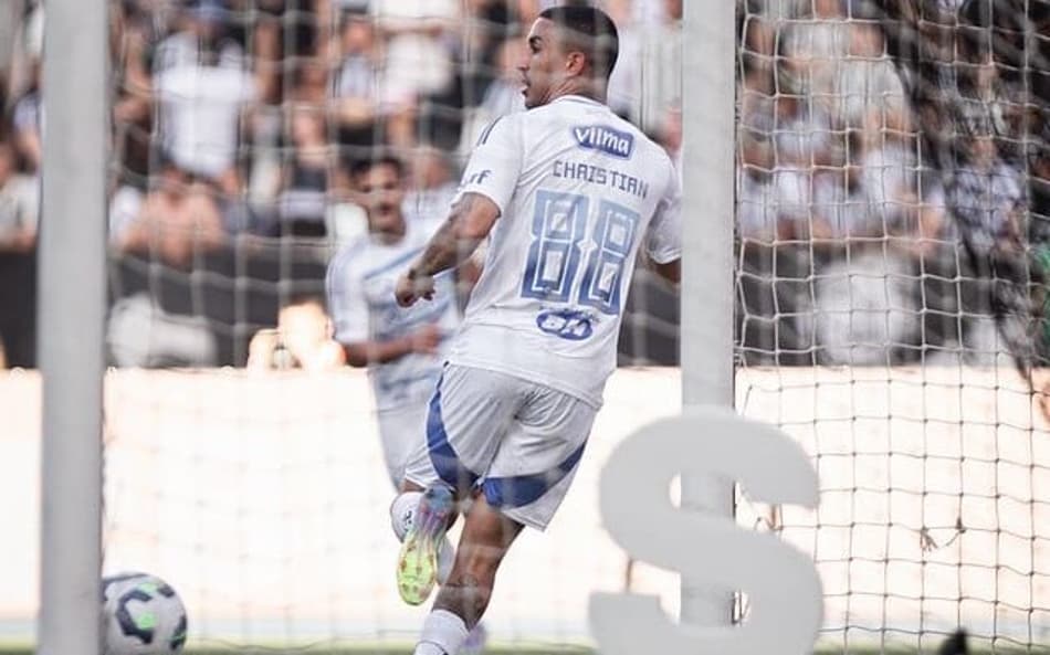 Volante Christian abre placar para o Cruzeiro contra o Botafogo (Foto: Rodrigo Ferreira/Cruzeiro)