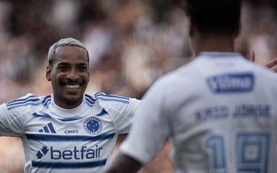 Matheus Pereira e Kaio Jorge comemoram segundo gol do Cruzeiro sobre o Botafogo (Foto: Rodrigo Ferreira/Cruzeiro)