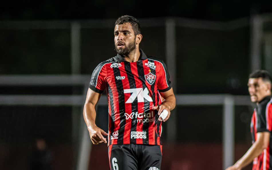 Pepê em ação contra o Palmeiras (Foto: Victor Ferreira / EC Vitória)