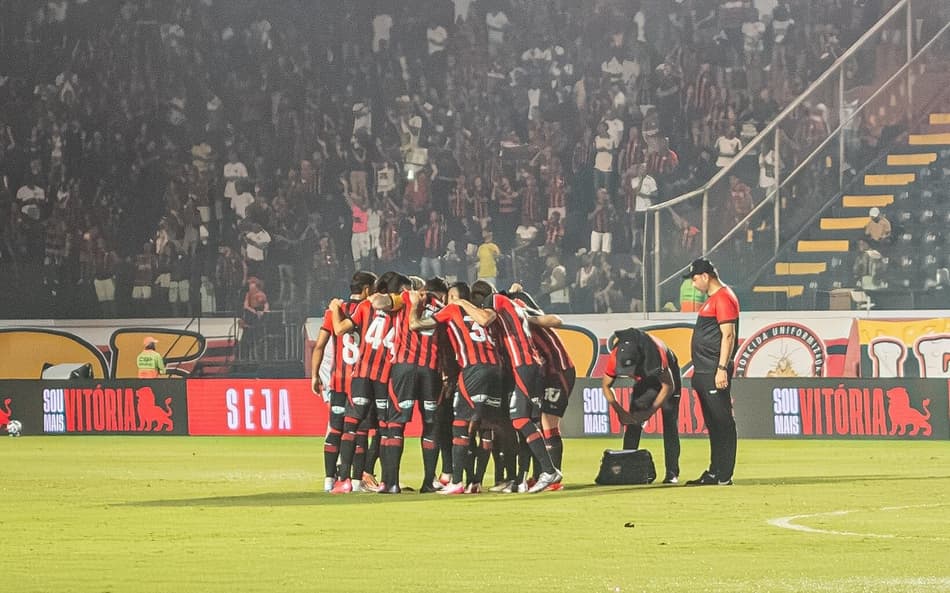 Jogadores do Vitória antes da partida contra o Palmeiras, no Barradão (Foto: Victor Ferreira / EC Vitória)