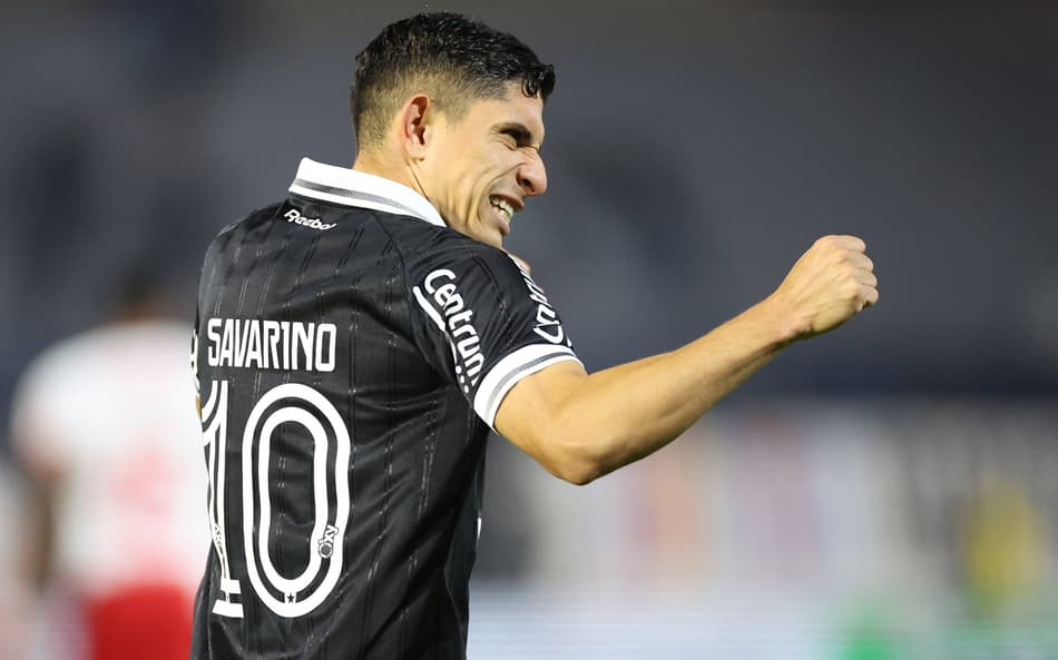 Savarino comemorando gol na vitória do Botafogo sobre o Bragantino (Foto: Vítor Silva/Botafogo)