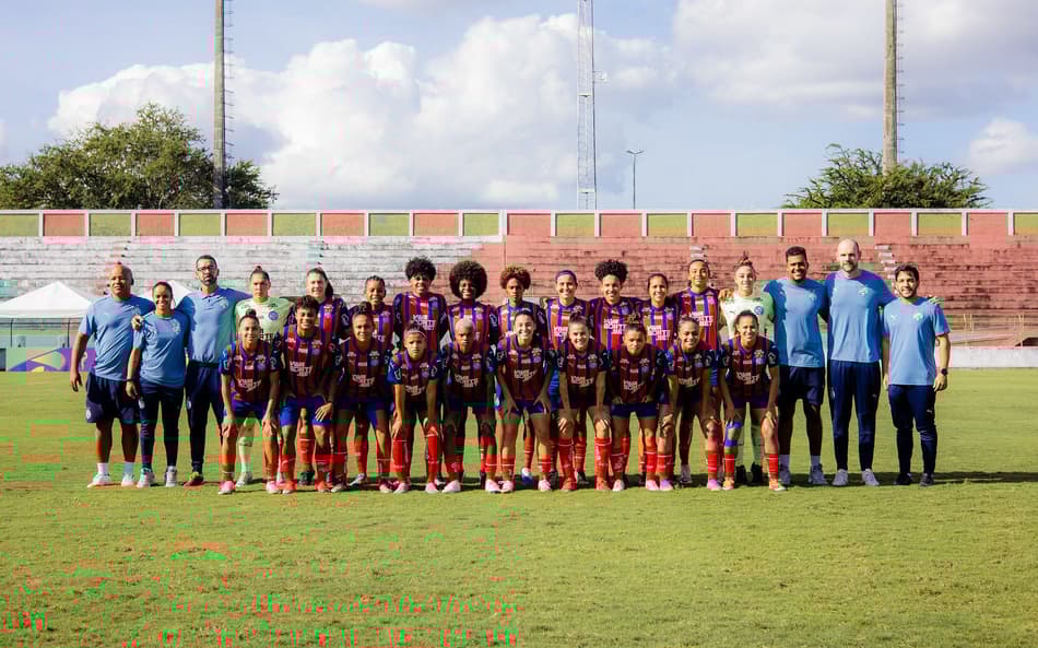 Time feminino do Bahia antes de jogo contra o Grêmio (Foto: Letícia Martins / EC Bahia)