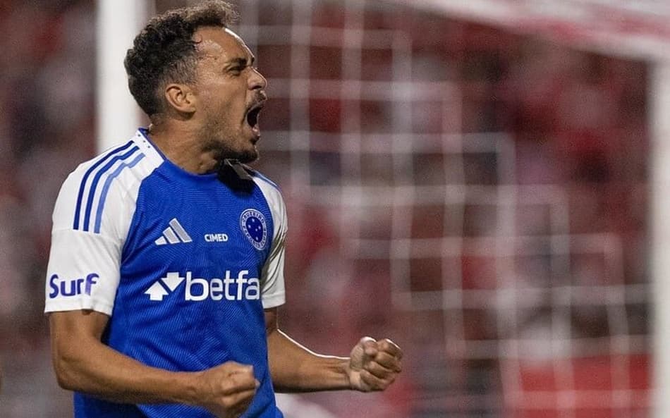 Meia Eduardo comemora gol do Cruzeiro contra o CRB (Foto: Rafael Vieira/Cruzeiro)
