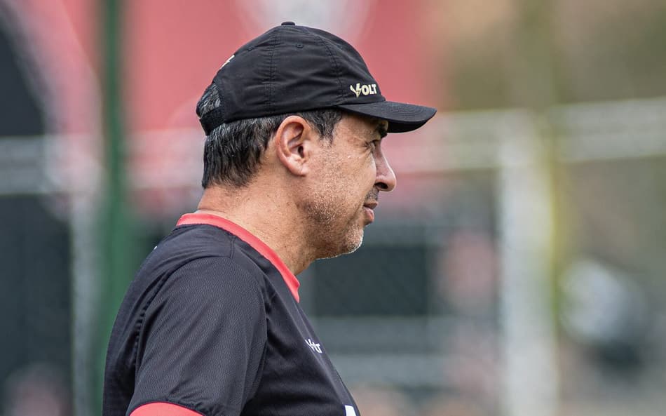 Carille comanda treino do Vitória (Foto: Victor Ferreira / EC Vitória)