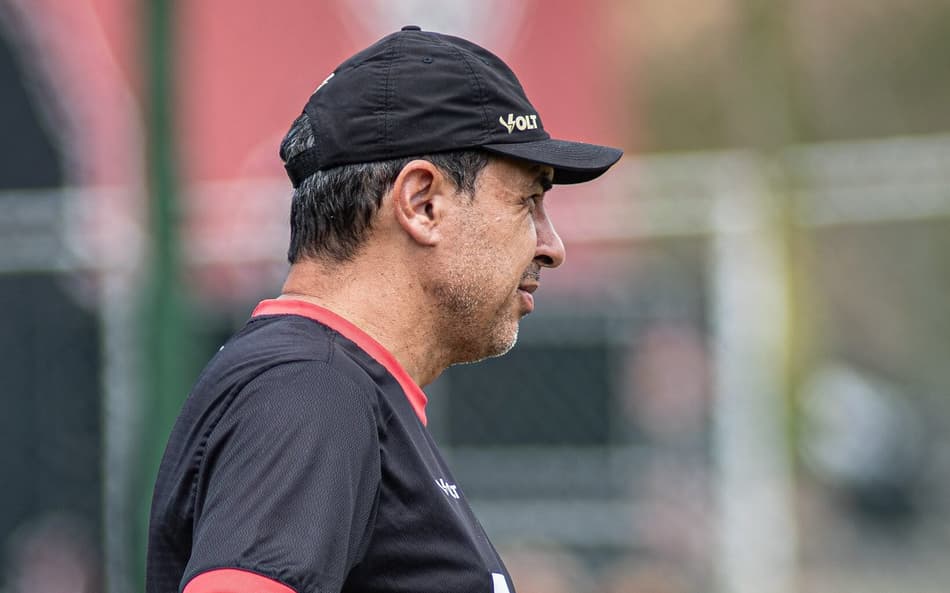 Carille comanda treino do Vitória (Foto: Victor Ferreira / EC Vitória)