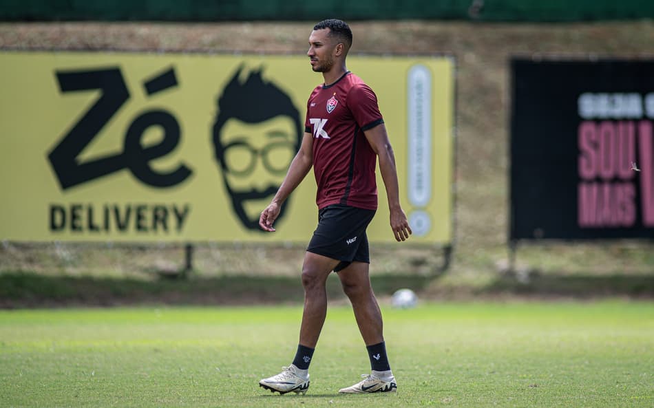 Lucas Braga em treino do Vitória (Foto: Victor Ferreira / EC Vitória)