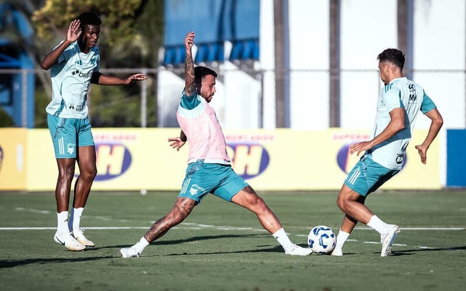 Meia Matheus Henrique, do Cruzeiro, em treino na Toca da Raposa (Foto: Gustavo Aleixo/Cruzeiro)