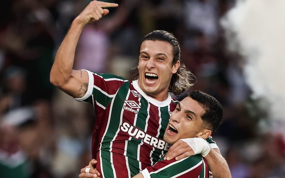 Canobbio e Serna comemoram gol em Fluminense x Fortaleza
